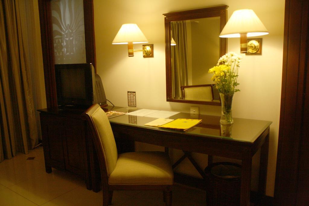 Hotel Bumi Wiyata Depok Room photo