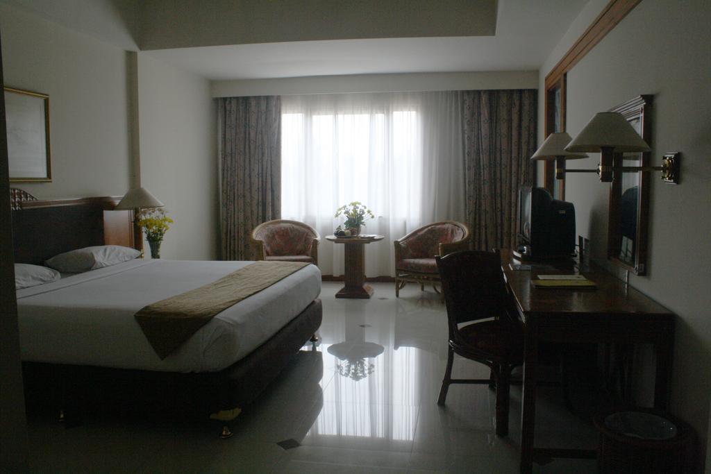 Hotel Bumi Wiyata Depok Room photo