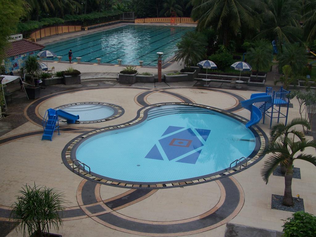 Bumi Wiyata Hotel Depok Exterior photo