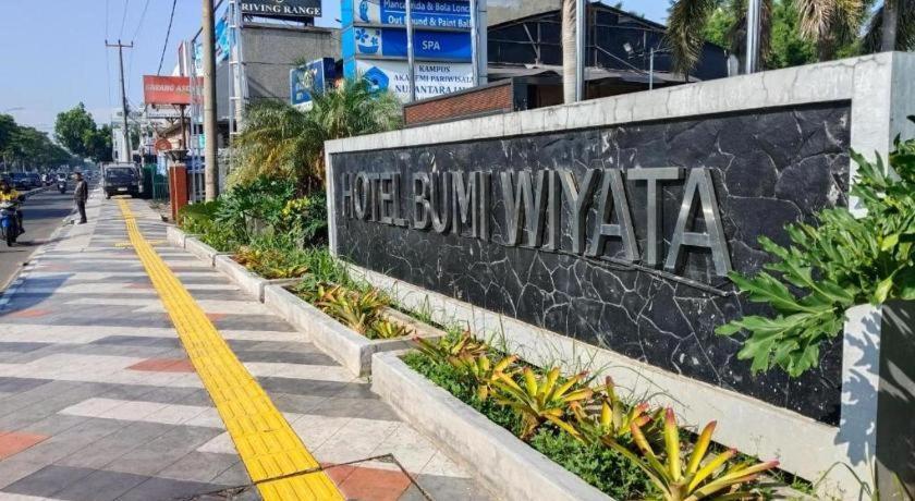 Bumi Wiyata Hotel Depok Exterior photo