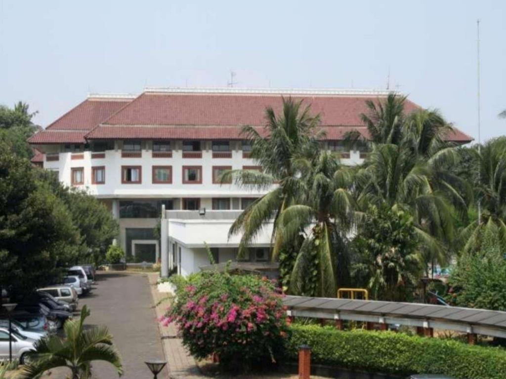 Bumi Wiyata Hotel Depok Exterior photo