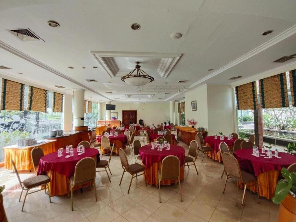 Bumi Wiyata Hotel Depok Exterior photo