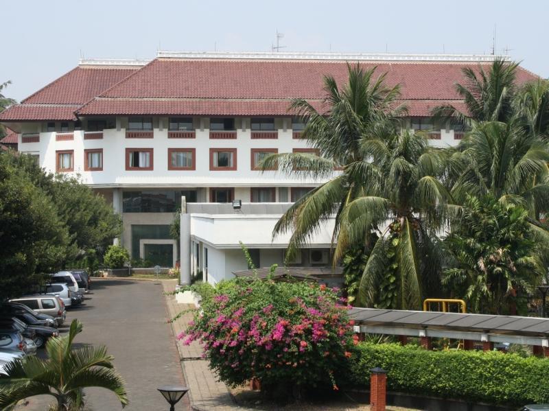 Hotel Bumi Wiyata Depok Exterior photo