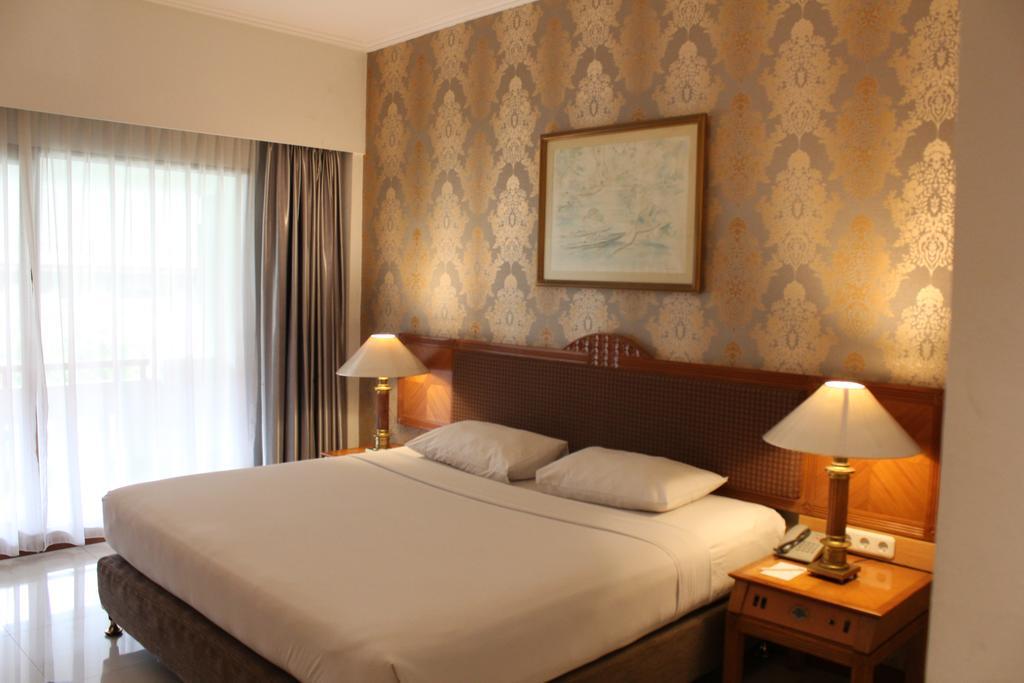 Bumi Wiyata Hotel Depok Exterior photo