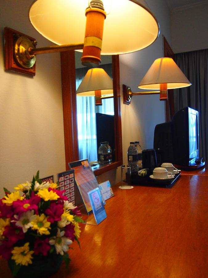 Bumi Wiyata Hotel Depok Exterior photo