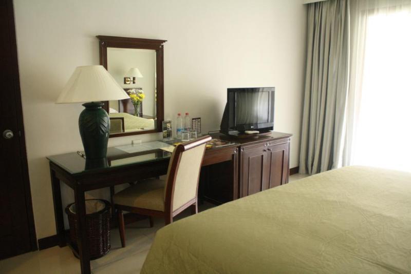 Bumi Wiyata Hotel Depok Exterior photo